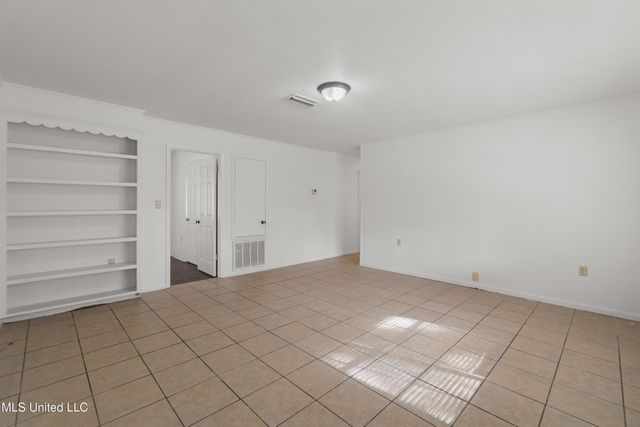 301 W Ray Drive, Hattiesburg, MS 39402