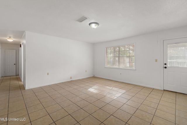 301 W Ray Drive, Hattiesburg, MS 39402