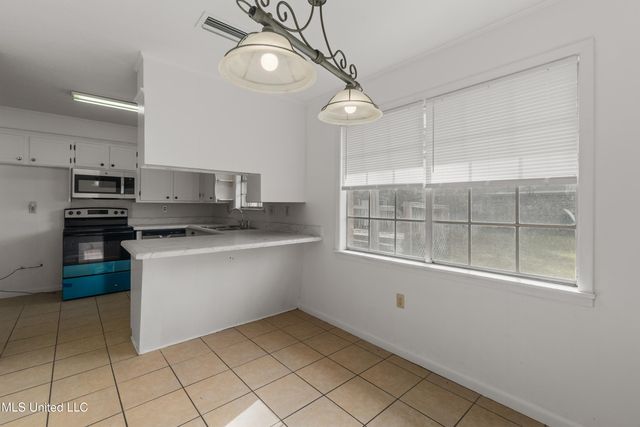 301 W Ray Drive, Hattiesburg, MS 39402