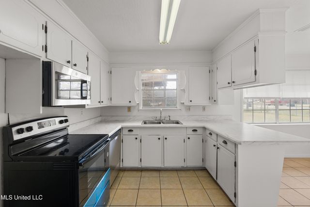 301 W Ray Drive, Hattiesburg, MS 39402