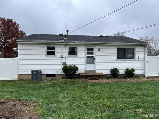 245 Peffer Lane, Fenton, MO 63026