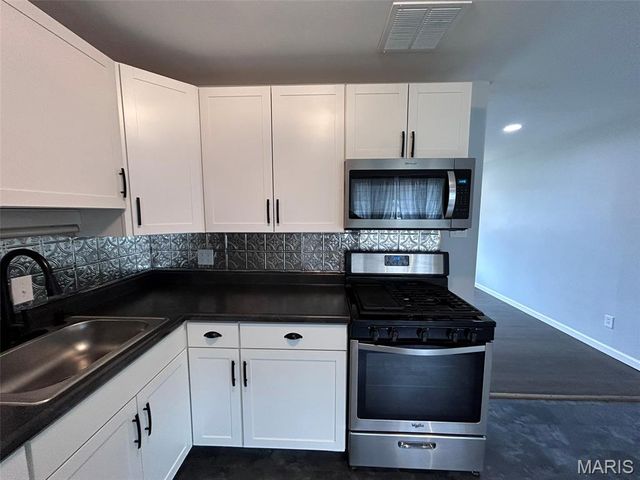 245 Peffer Lane, Fenton, MO 63026