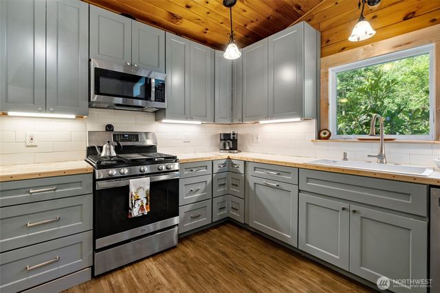 1350 E Webb Hill Road, Union, WA 98592
