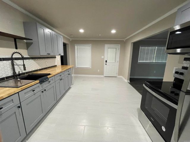 1025 Edwards Street, Malvern, AR 72104
