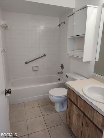9395 Lennex LN W 9395, Fort Myers, FL 33919