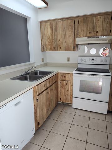 9395 Lennex LN W 9395, Fort Myers, FL 33919