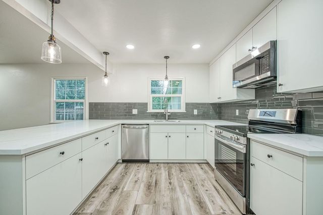 2528 16th Avenue, Kingsburg, CA 93631