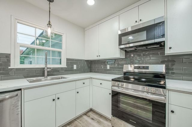 2528 16th Avenue, Kingsburg, CA 93631