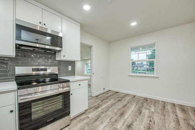 2528 16th Avenue, Kingsburg, CA 93631