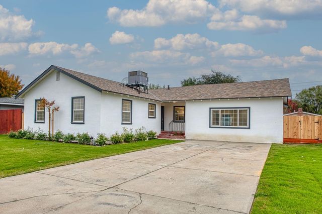 2528 16th Avenue, Kingsburg, CA 93631