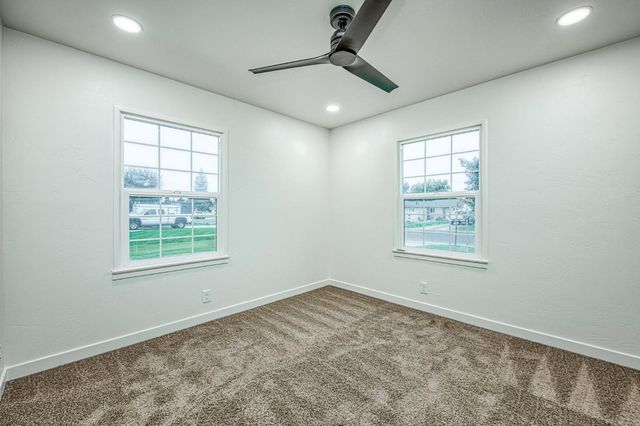 2528 16th Avenue, Kingsburg, CA 93631