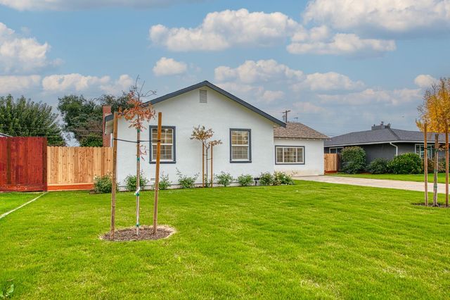 2528 16th Avenue, Kingsburg, CA 93631