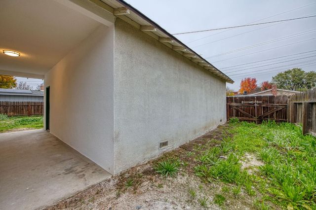 2528 16th Avenue, Kingsburg, CA 93631