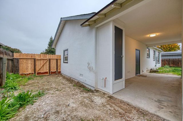 2528 16th Avenue, Kingsburg, CA 93631