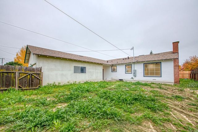 2528 16th Avenue, Kingsburg, CA 93631