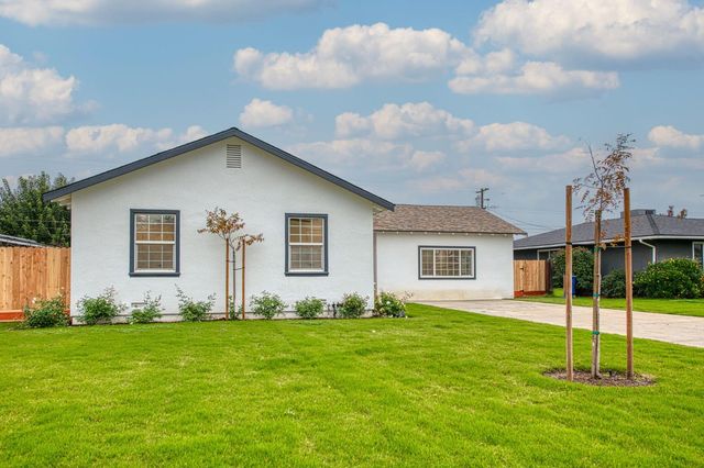 2528 16th Avenue, Kingsburg, CA 93631