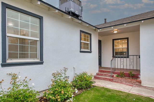 2528 16th Avenue, Kingsburg, CA 93631