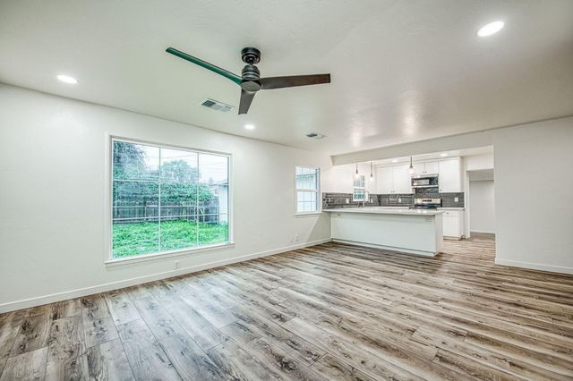 2528 16th Avenue, Kingsburg, CA 93631