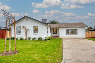 2528 16th Avenue, Kingsburg, CA 93631