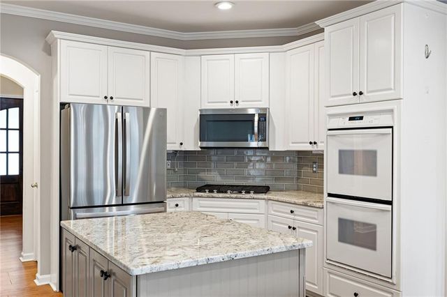 1170 Parkview Lane NW, Kennesaw, GA 30152