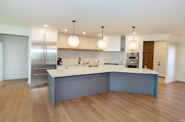 2065 Chadwick Drive, Newburgh, IN 47630