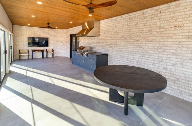 2065 Chadwick Drive, Newburgh, IN 47630