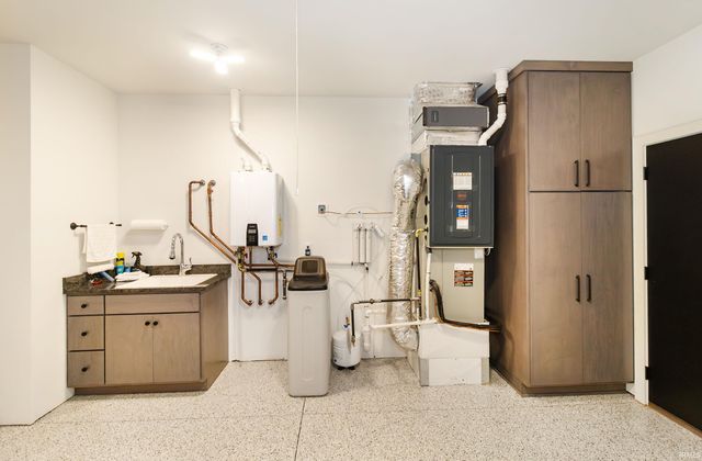 2065 Chadwick Drive, Newburgh, IN 47630