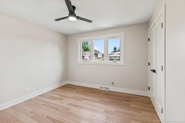 9039 Windsor Drive, Palos Hills, IL 60465