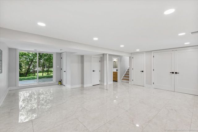 9039 Windsor Drive, Palos Hills, IL 60465