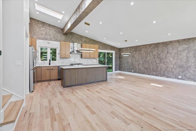 9039 Windsor Drive, Palos Hills, IL 60465