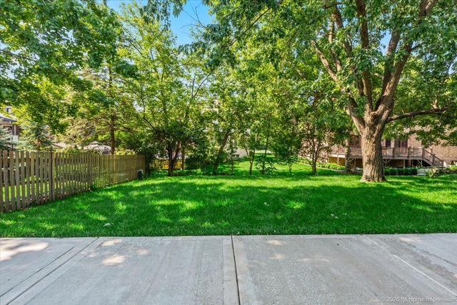 9039 Windsor Drive, Palos Hills, IL 60465