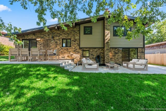 9039 Windsor Drive, Palos Hills, IL 60465