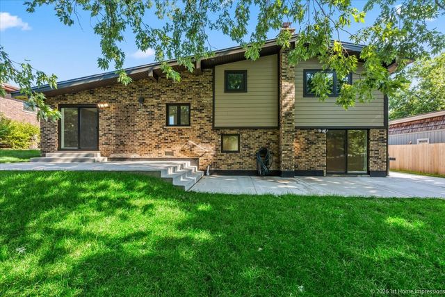 9039 Windsor Drive, Palos Hills, IL 60465