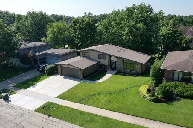 9039 Windsor Drive, Palos Hills, IL 60465