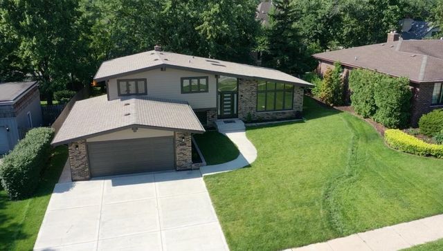 9039 Windsor Drive, Palos Hills, IL 60465