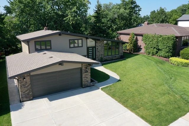 9039 Windsor Drive, Palos Hills, IL 60465