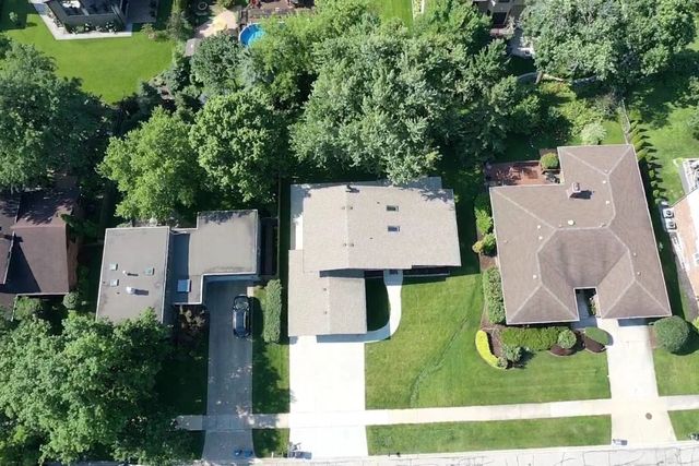 9039 Windsor Drive, Palos Hills, IL 60465