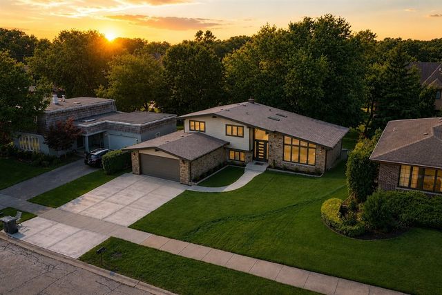 9039 Windsor Drive, Palos Hills, IL 60465