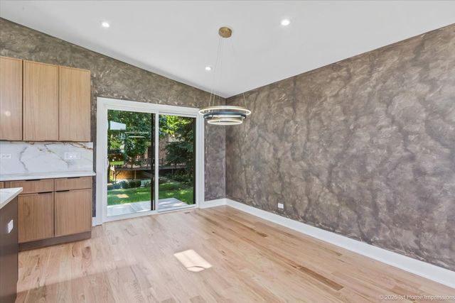 9039 Windsor Drive, Palos Hills, IL 60465