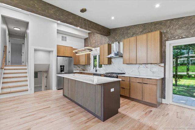 9039 Windsor Drive, Palos Hills, IL 60465