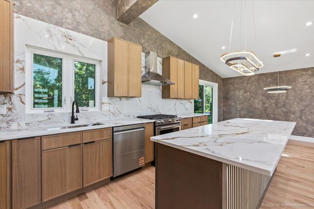 9039 Windsor Drive, Palos Hills, IL 60465