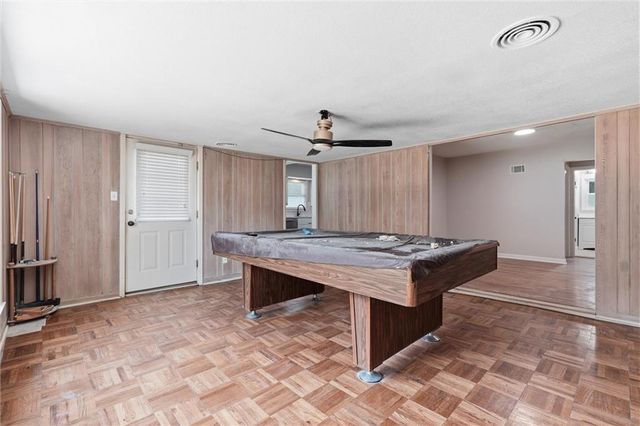 1216 Meadow Lake Parkway, Kansas City, MO 64114