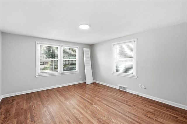 1216 Meadow Lake Parkway, Kansas City, MO 64114
