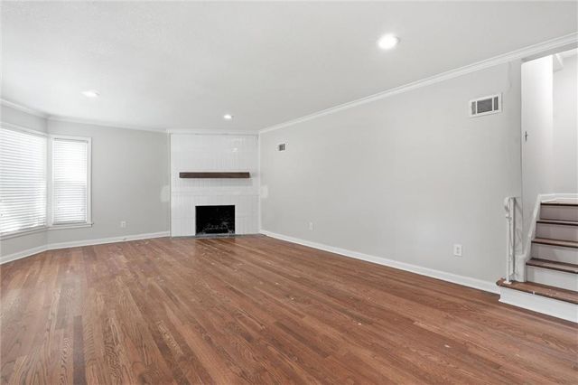 1216 Meadow Lake Parkway, Kansas City, MO 64114
