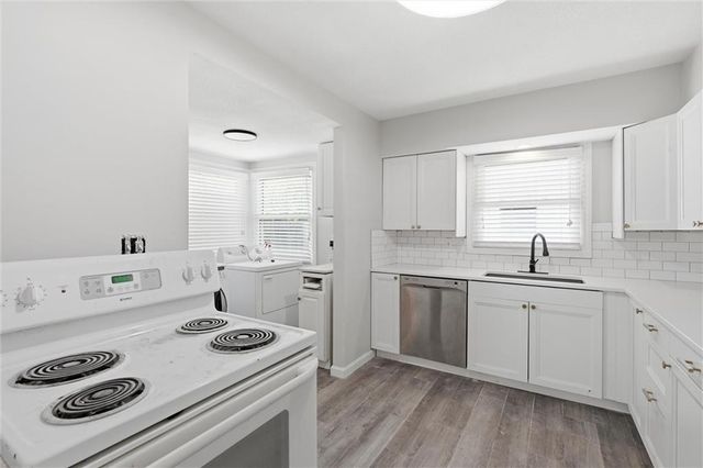 1216 Meadow Lake Parkway, Kansas City, MO 64114