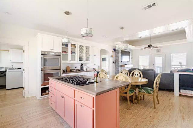 986 Dolly Street, Gilchrist, TX 77617