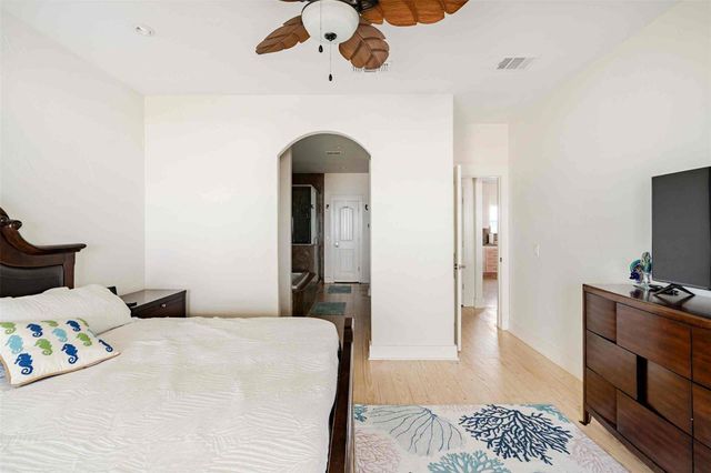 986 Dolly Street, Gilchrist, TX 77617
