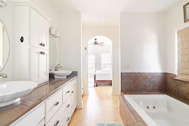 986 Dolly Street, Gilchrist, TX 77617