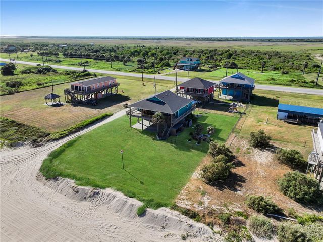 986 Dolly Street, Gilchrist, TX 77617