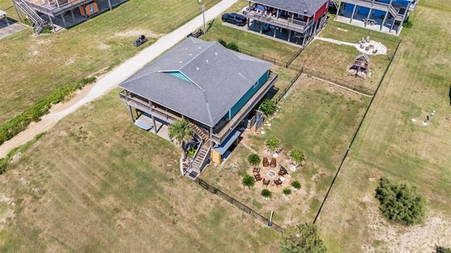 986 Dolly Street, Gilchrist, TX 77617